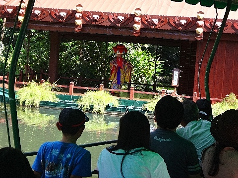 ビオスの丘 舟から琉球舞踊鑑賞1.jpg